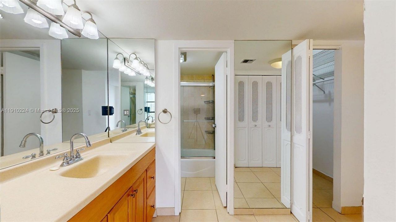 3675 N Country Club Dr, Unit 1610, Aventura, FL 33180 Photo