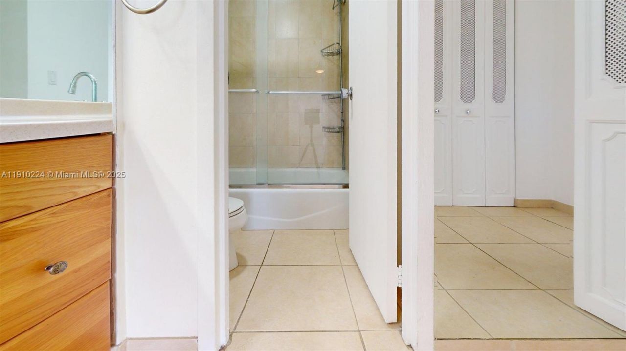 3675 N Country Club Dr, Unit 1610, Aventura, FL 33180 Photo