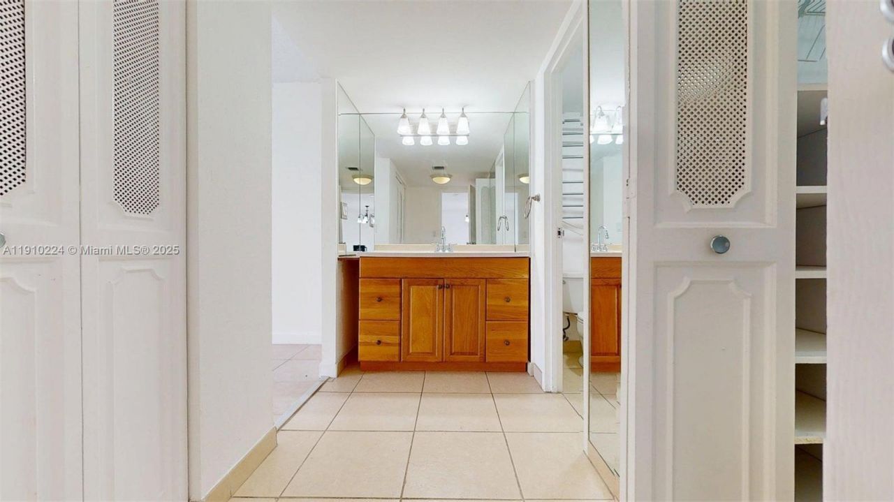 3675 N Country Club Dr, Unit 1610, Aventura, FL 33180 Photo