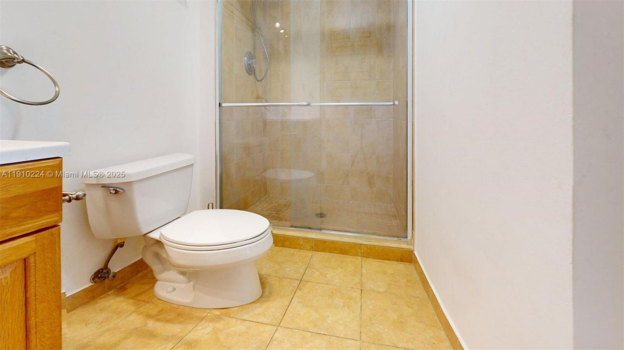 3675 N Country Club Dr, Unit 1610, Aventura, FL 33180 Photo