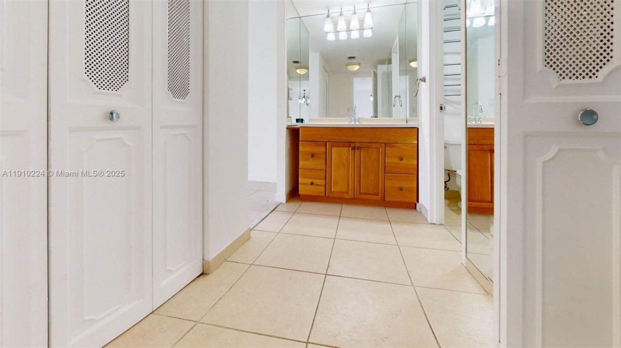 3675 N Country Club Dr, Unit 1610, Aventura, FL 33180 Photo