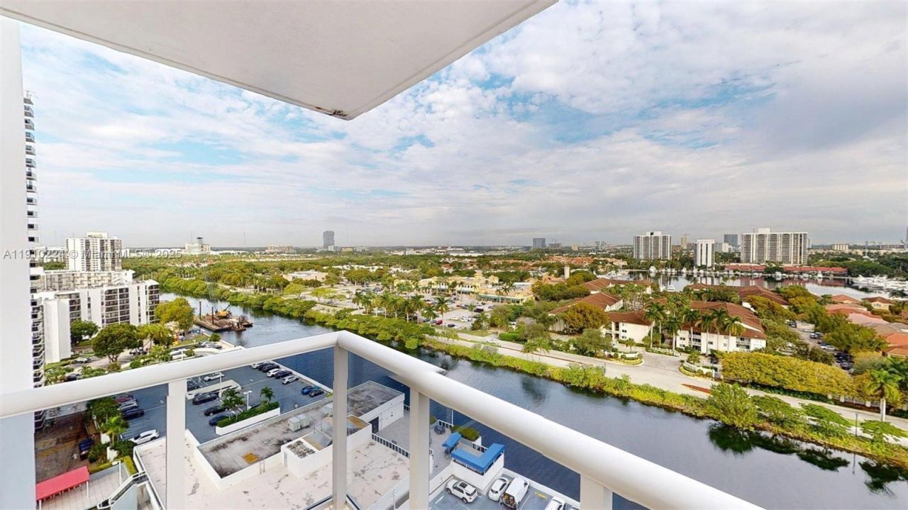 3675 N Country Club Dr, Unit 1610, Aventura, FL 33180 Photo
