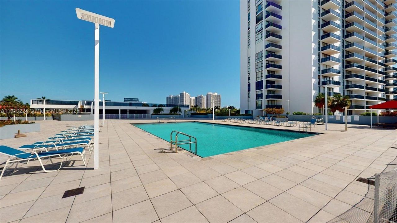 3675 N Country Club Dr, Unit 1610, Aventura, FL 33180 Photo