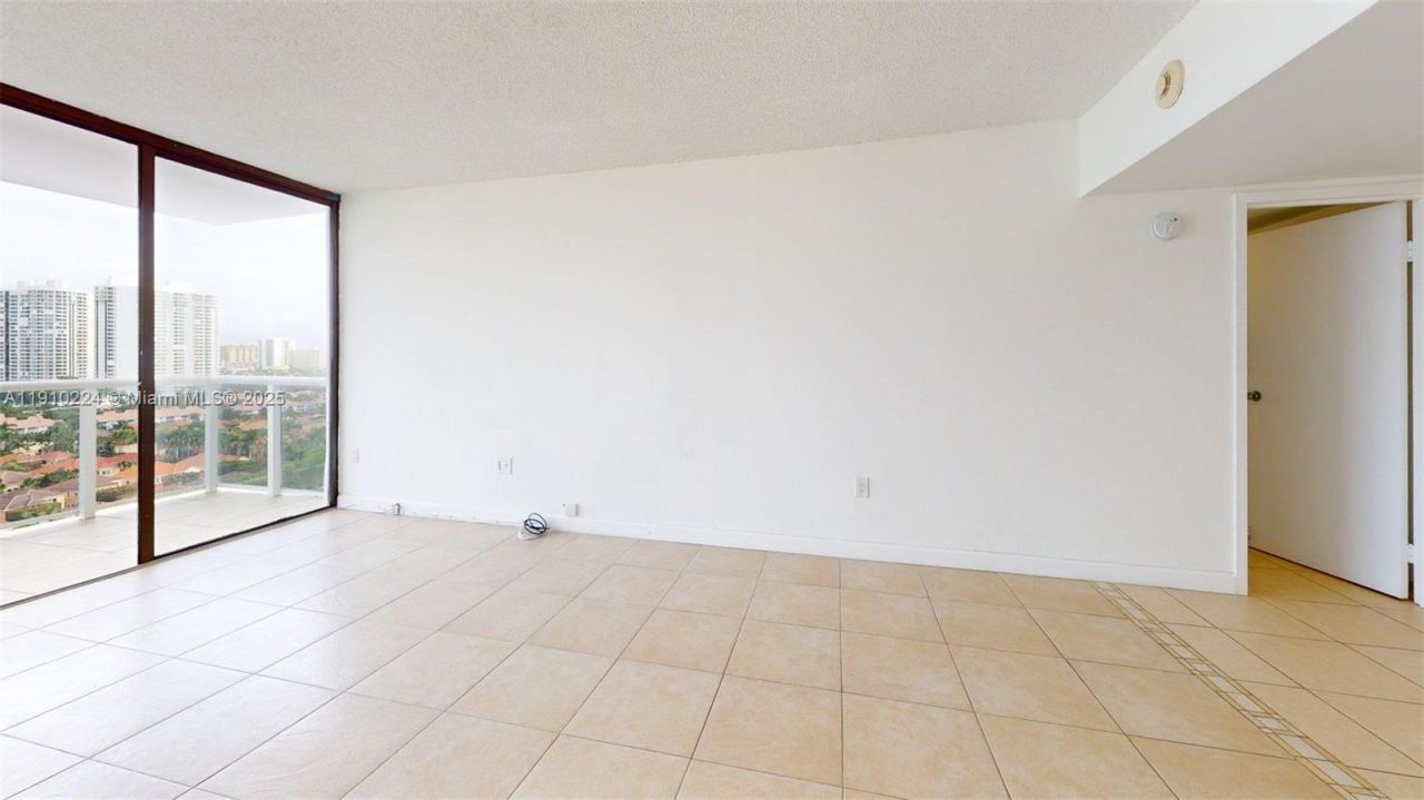 3675 N Country Club Dr, Unit 1610, Aventura, FL 33180 Photo