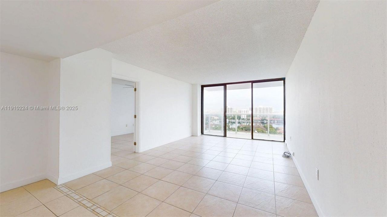 3675 N Country Club Dr, Unit 1610, Aventura, FL 33180 Photo