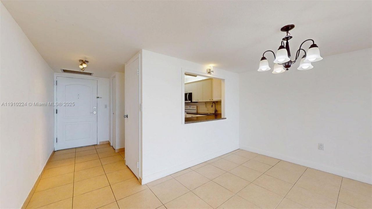 3675 N Country Club Dr, Unit 1610, Aventura, FL 33180 Photo