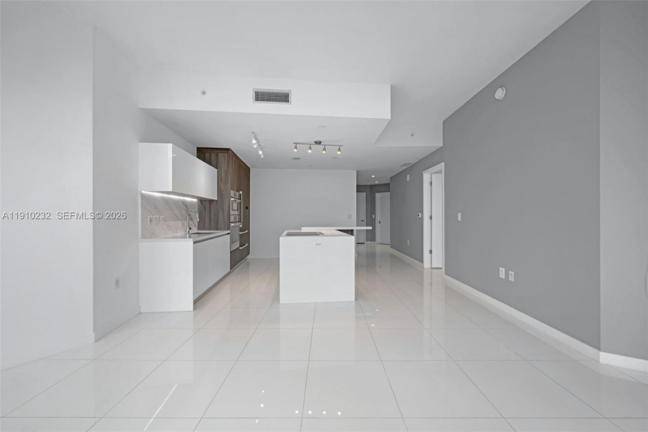 851 NE 1st Ave, Unit 4204, Miami, FL 33132 Photo