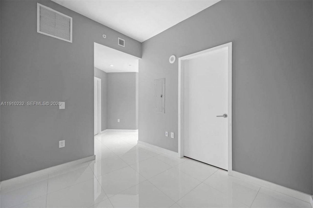 851 NE 1st Ave, Unit 4204, Miami, FL 33132 Photo