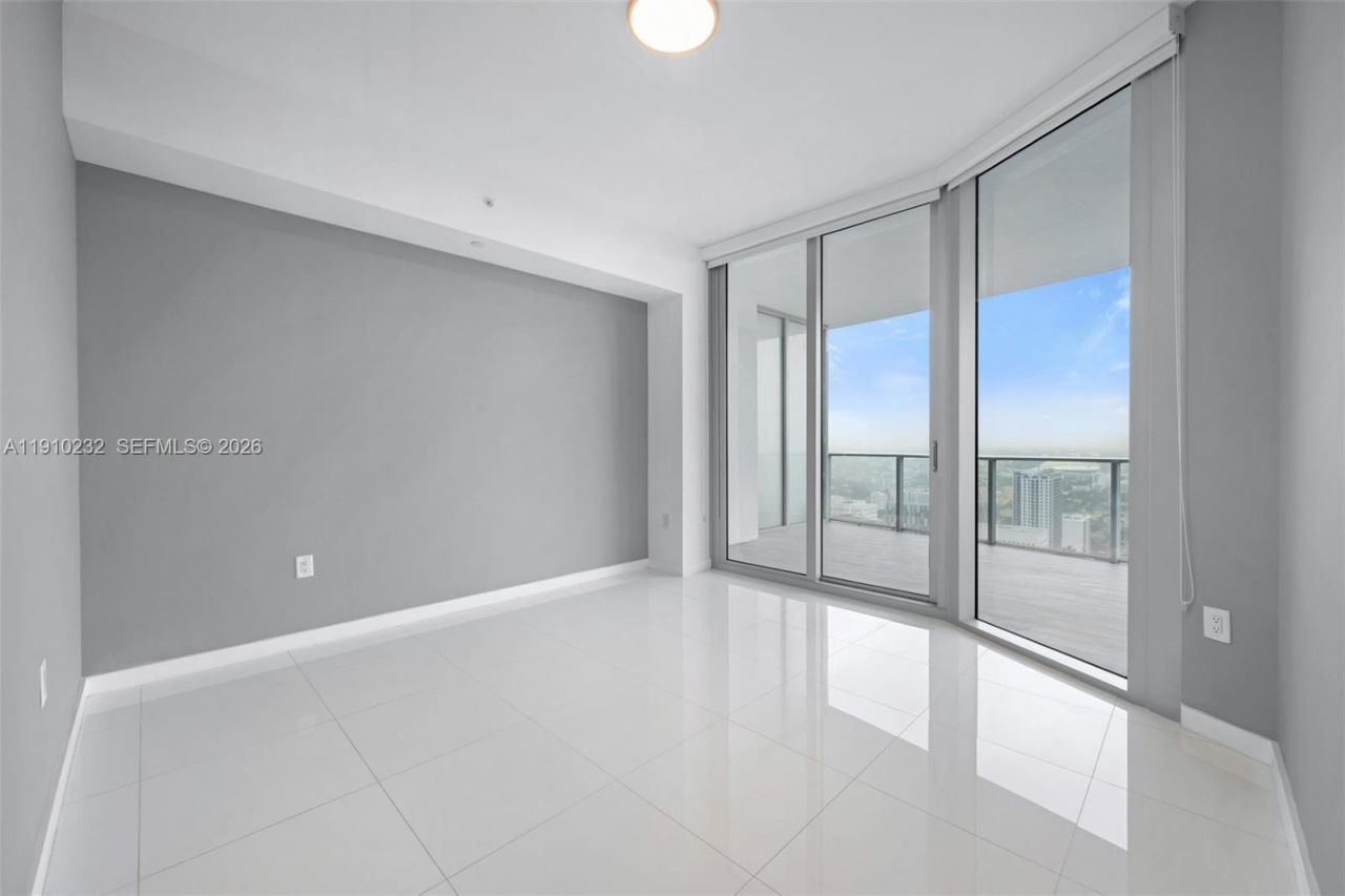 851 NE 1st Ave, Unit 4204, Miami, FL 33132 Photo