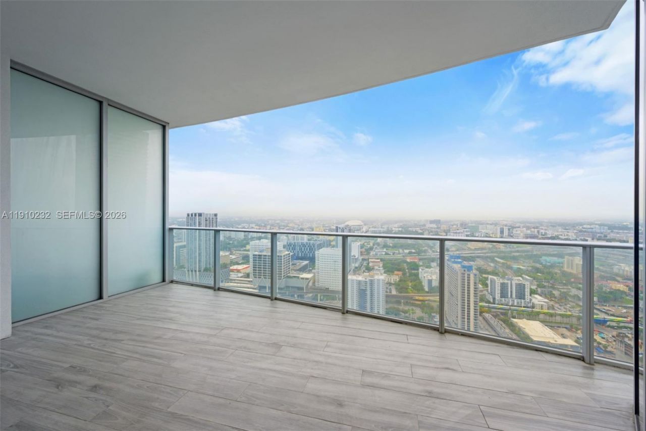 851 NE 1st Ave, Unit 4204, Miami, FL 33132 Photo