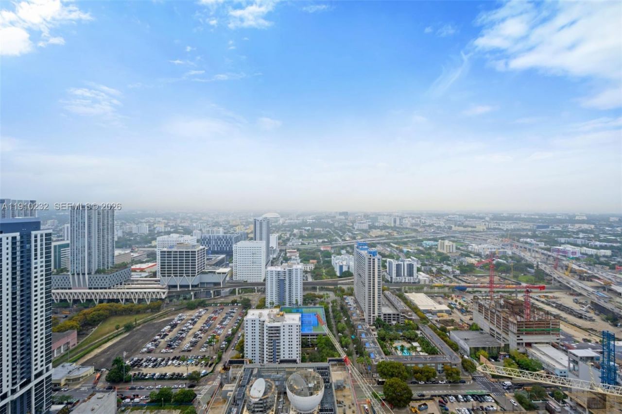 851 NE 1st Ave, Unit 4204, Miami, FL 33132 Photo