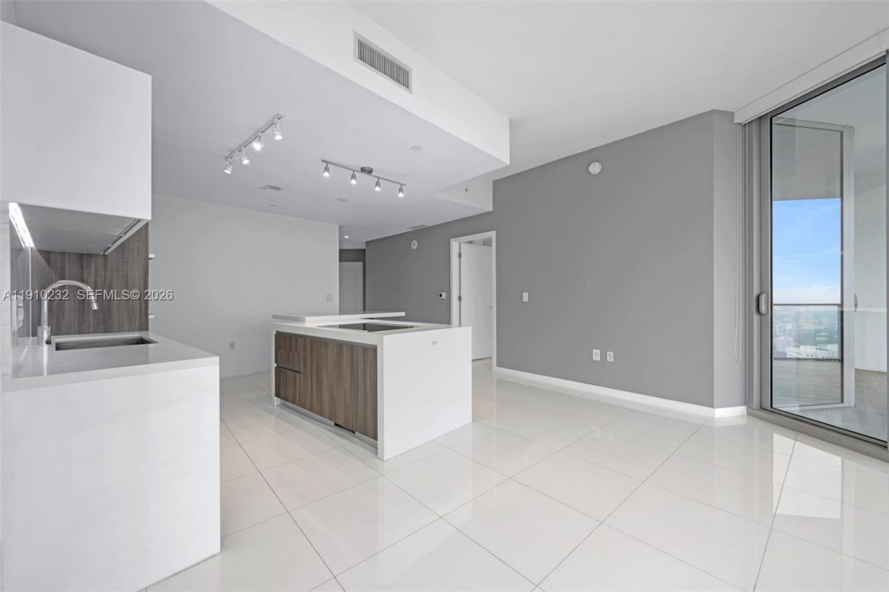 851 NE 1st Ave, Unit 4204, Miami, FL 33132 Photo