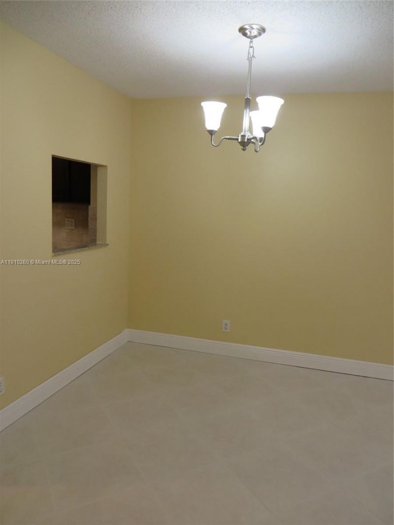 220 SW 9th Ave, Unit 105, Hallandale Beach, FL 33009 Photo