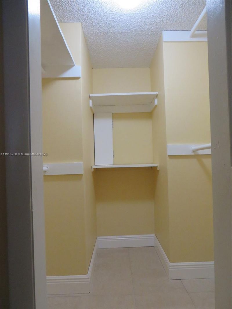 220 SW 9th Ave, Unit 105, Hallandale Beach, FL 33009 Photo