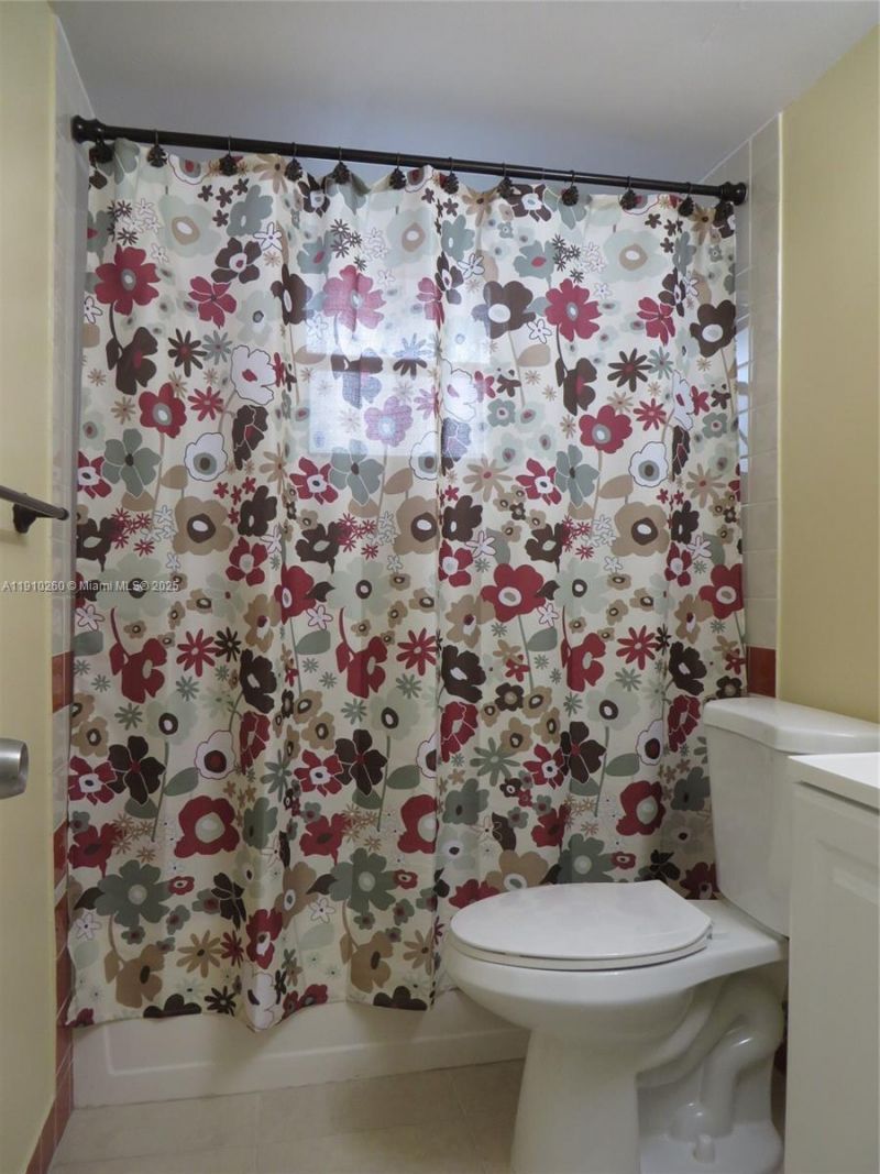 220 SW 9th Ave, Unit 105, Hallandale Beach, FL 33009 Photo