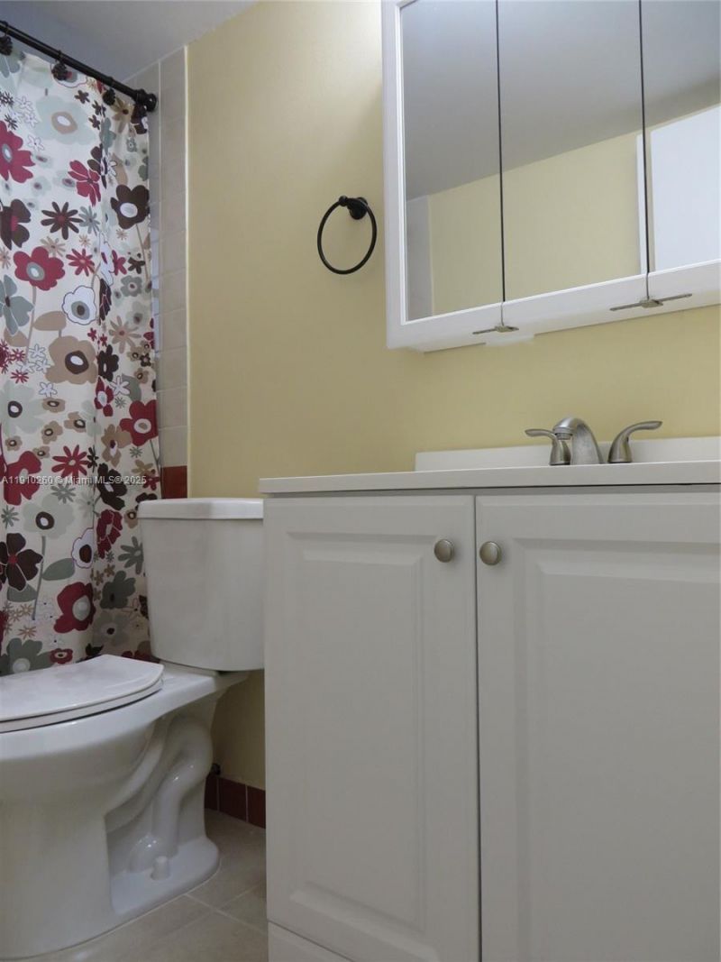 220 SW 9th Ave, Unit 105, Hallandale Beach, FL 33009 Photo