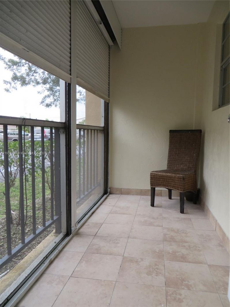 220 SW 9th Ave, Unit 105, Hallandale Beach, FL 33009 Photo
