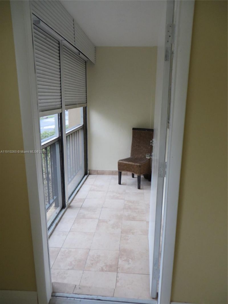 220 SW 9th Ave, Unit 105, Hallandale Beach, FL 33009 Photo