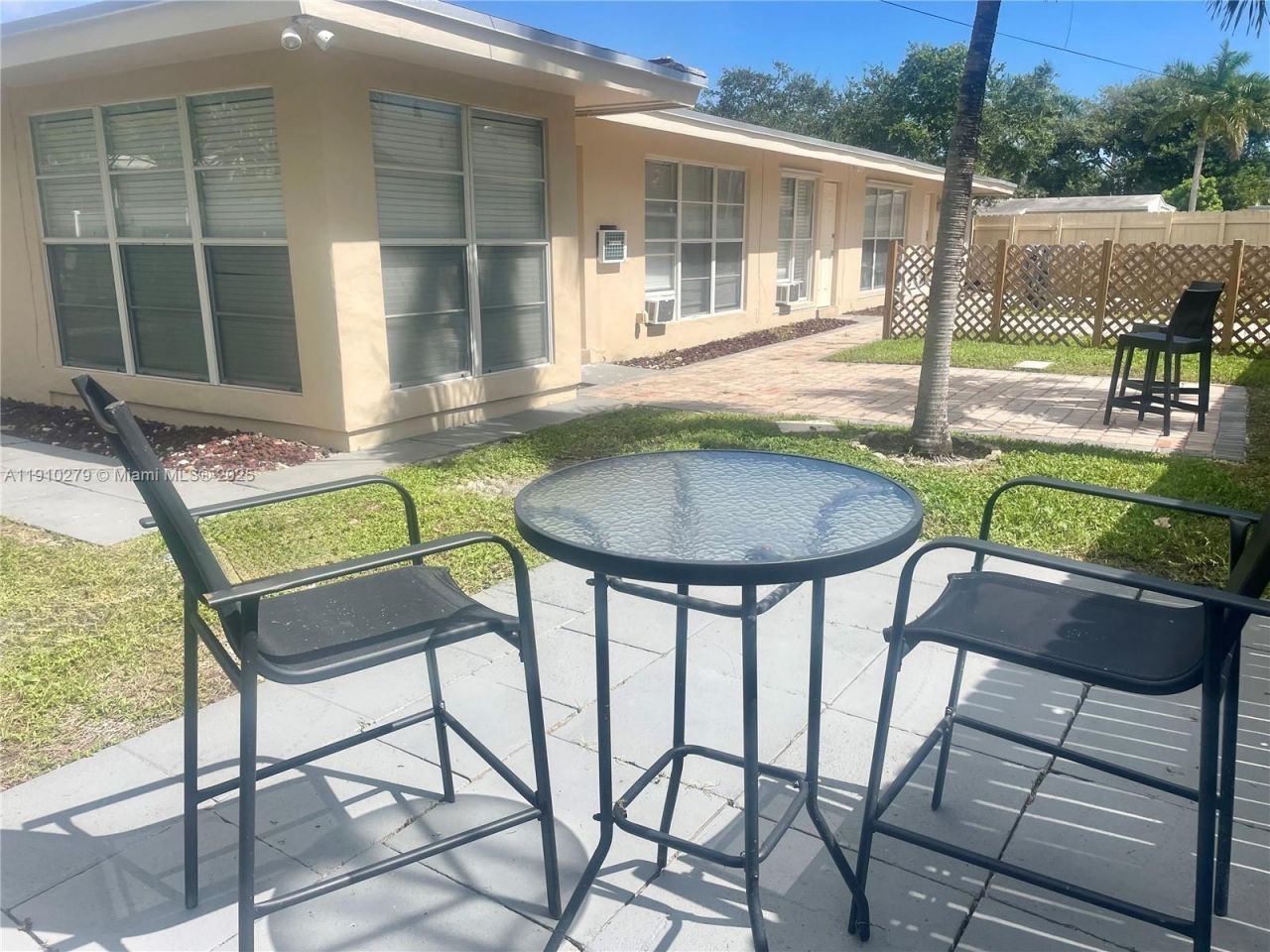 1505 NE 15th Ave, Unit 4, Fort Lauderdale, FL 33304 Photo