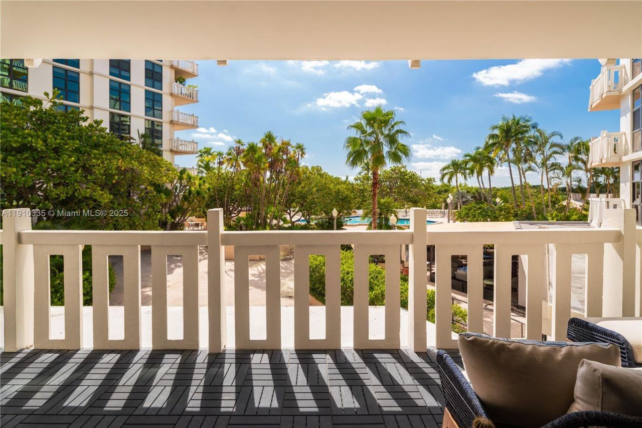 1111 Crandon Blvd, Unit C205, Key Biscayne, FL 33149 Photo