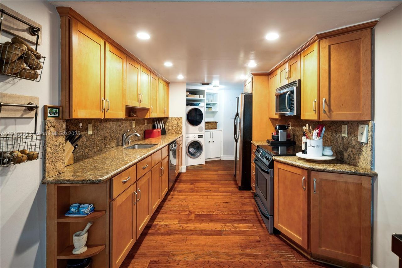 1111 Crandon Blvd, Unit C205, Key Biscayne, FL 33149 Photo