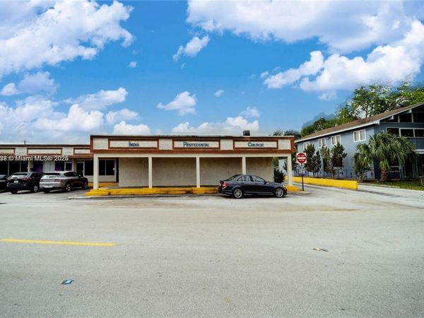 6180 NW 11th St, Unit 25-4, Sunrise, FL 33313
