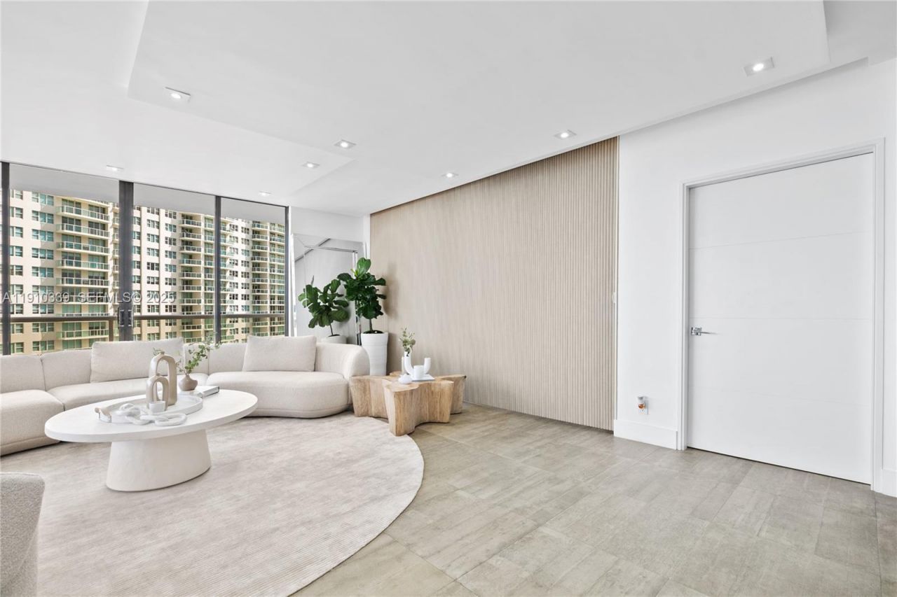 20281 E Country Club Dr, Unit 808, Aventura, FL 33180 Photo