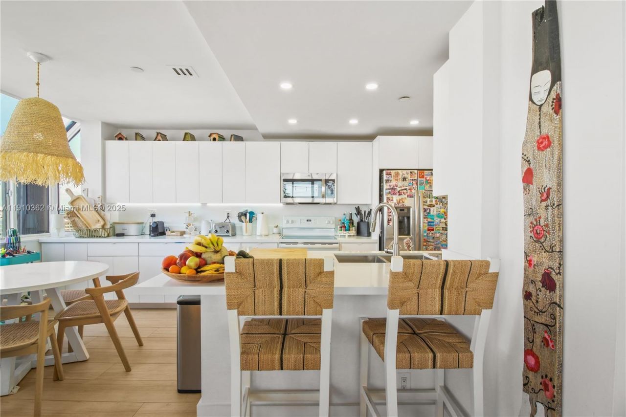 151 Crandon Blvd, Unit 1136, Key Biscayne, FL 33149 Photo