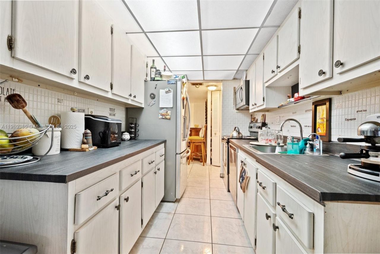 231 174th St, Unit 320, Sunny Isles Beach, FL 33160 Photo