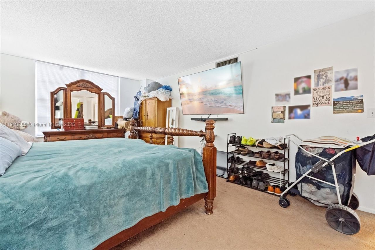 231 174th St, Unit 320, Sunny Isles Beach, FL 33160 Photo