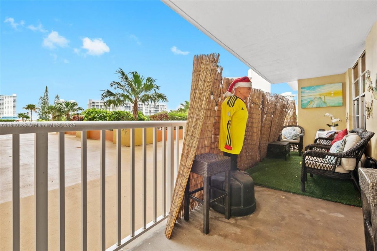 231 174th St, Unit 320, Sunny Isles Beach, FL 33160 Photo