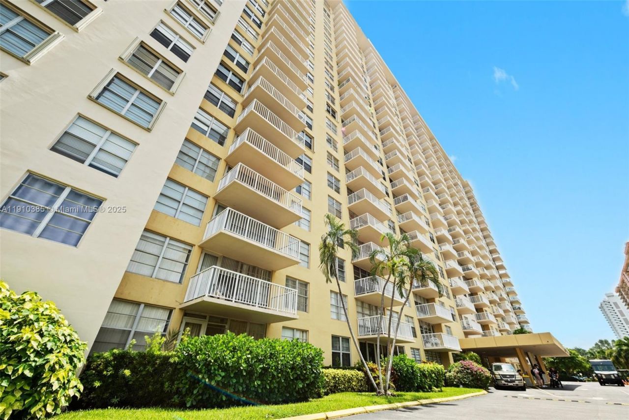 231 174th St, Unit 320, Sunny Isles Beach, FL 33160 Photo