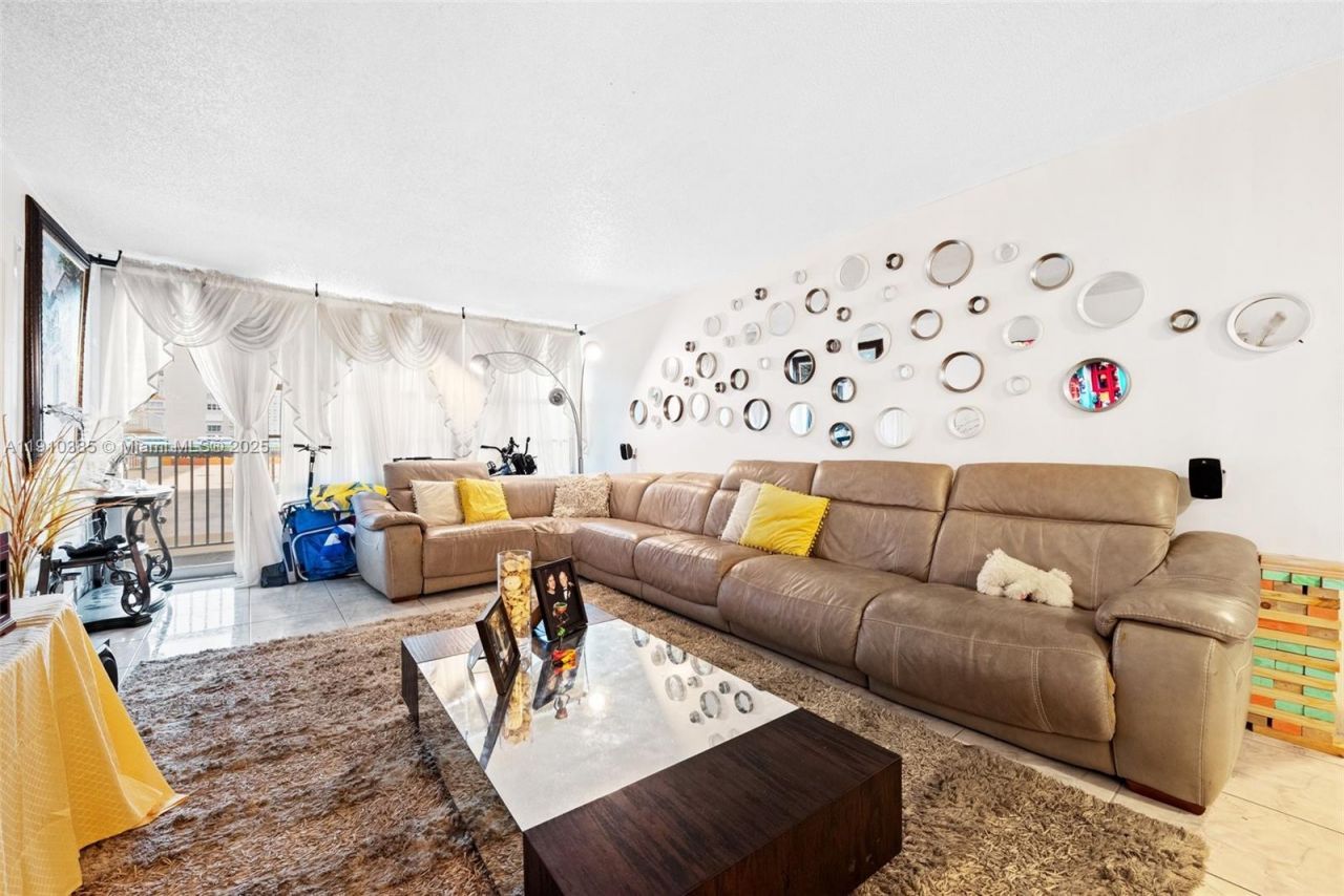 231 174th St, Unit 320, Sunny Isles Beach, FL 33160 Photo