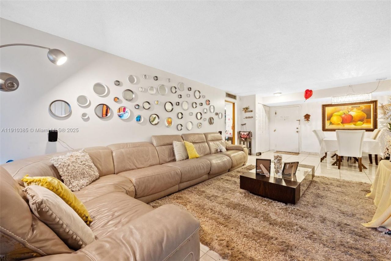 231 174th St, Unit 320, Sunny Isles Beach, FL 33160 Photo