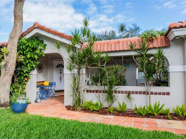 1327 Seagrape Cir, Weston, FL 33326