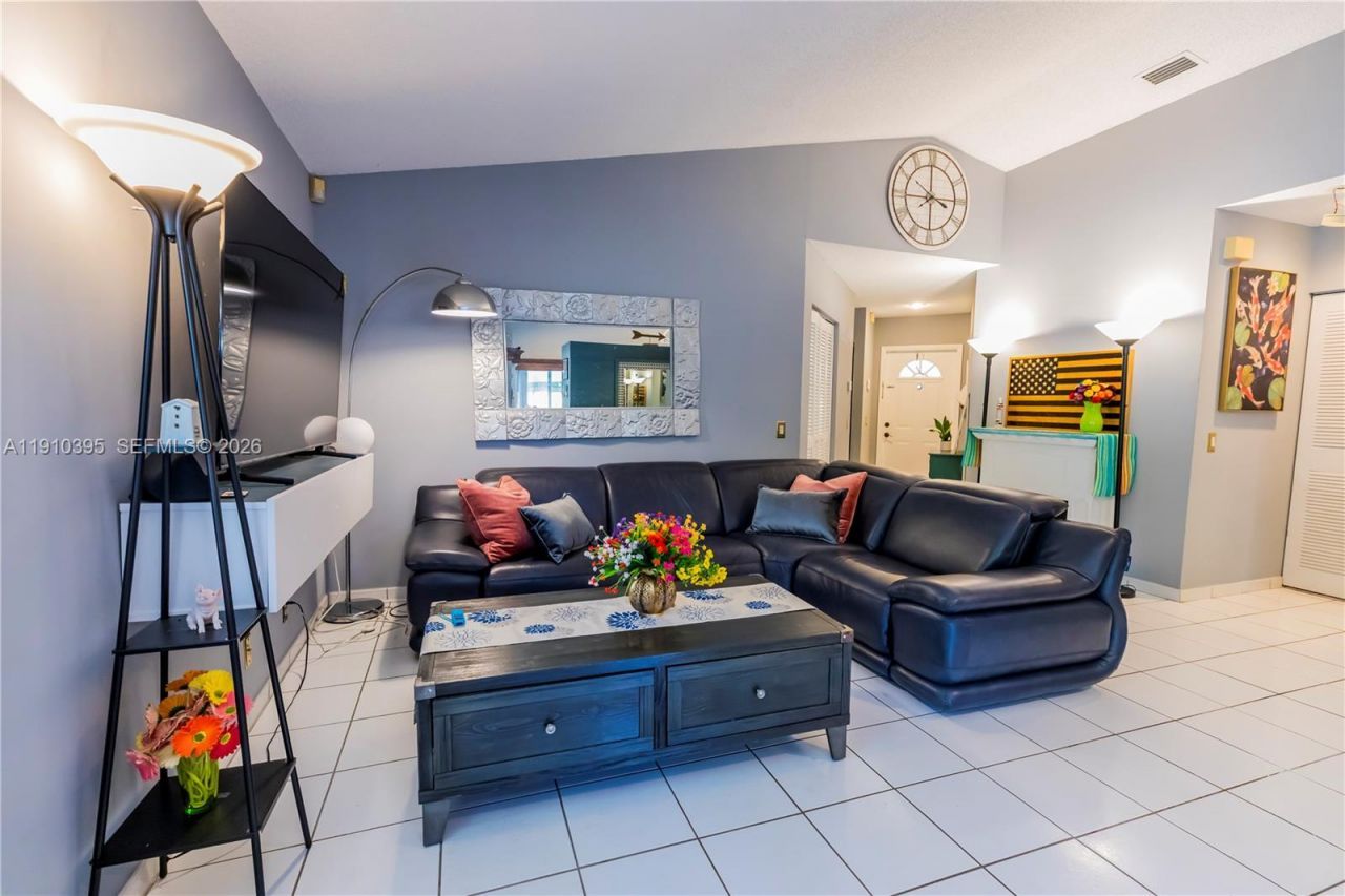 1327 Seagrape Cir, Weston, FL 33326 Photo