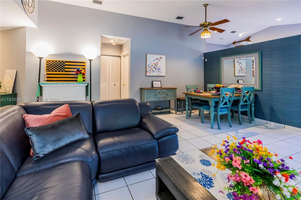 1327 Seagrape Cir, Weston, FL 33326 Photo