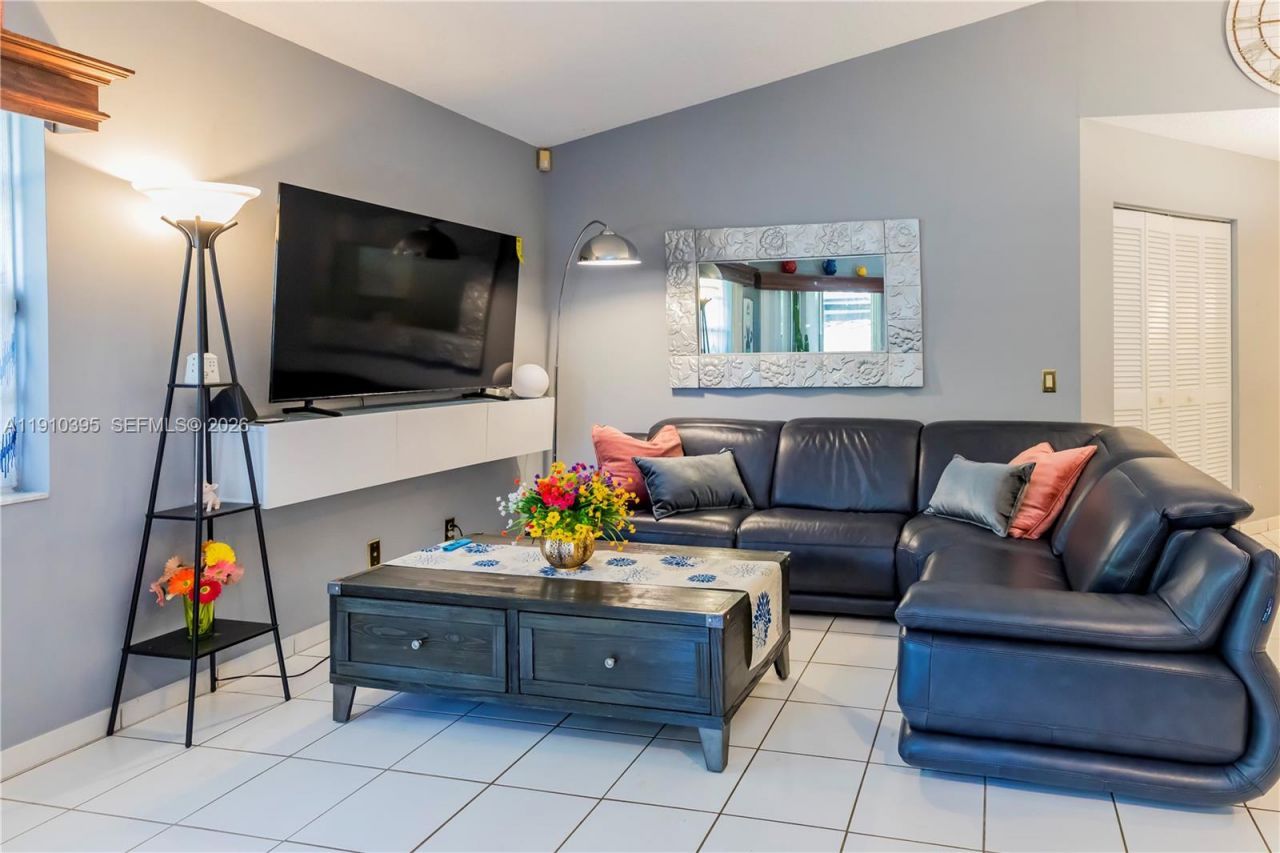 1327 Seagrape Cir, Weston, FL 33326 Photo