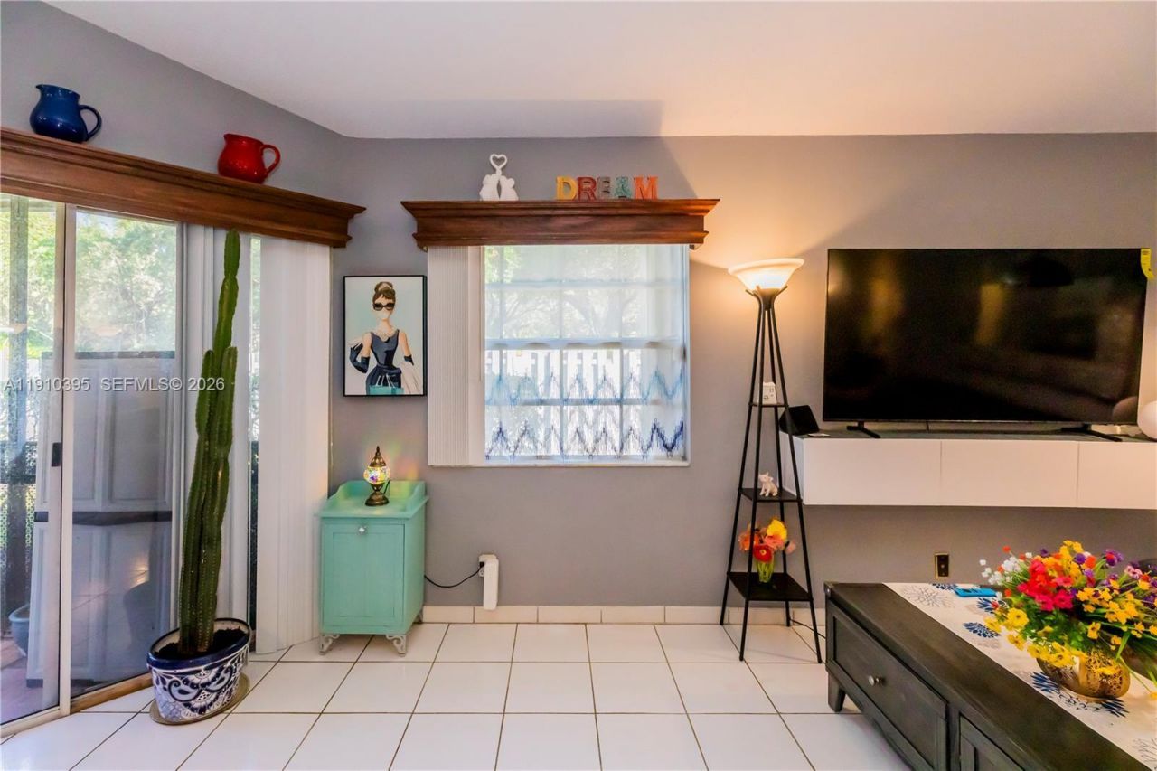 1327 Seagrape Cir, Weston, FL 33326 Photo