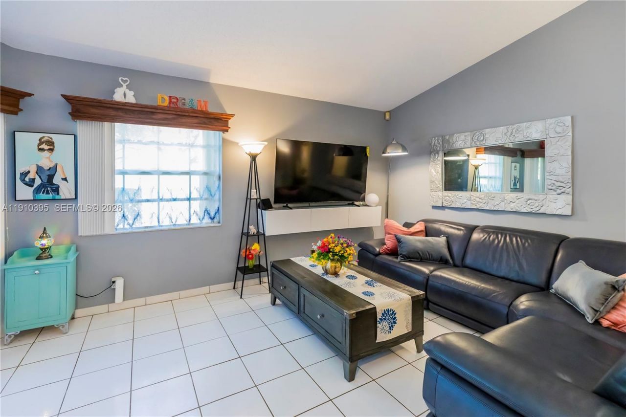 1327 Seagrape Cir, Weston, FL 33326 Photo