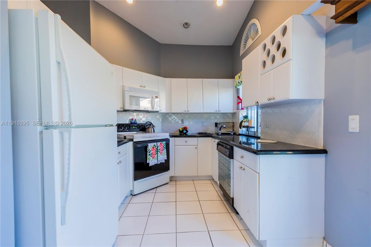 1327 Seagrape Cir, Weston, FL 33326 Photo