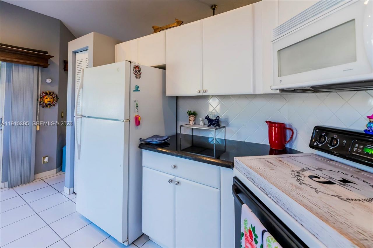 1327 Seagrape Cir, Weston, FL 33326 Photo