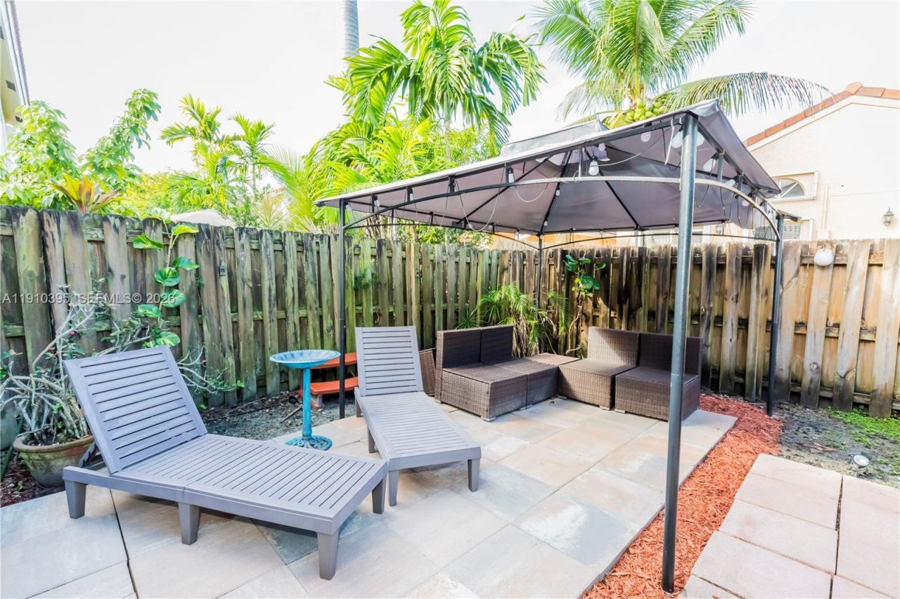 1327 Seagrape Cir, Weston, FL 33326 Photo