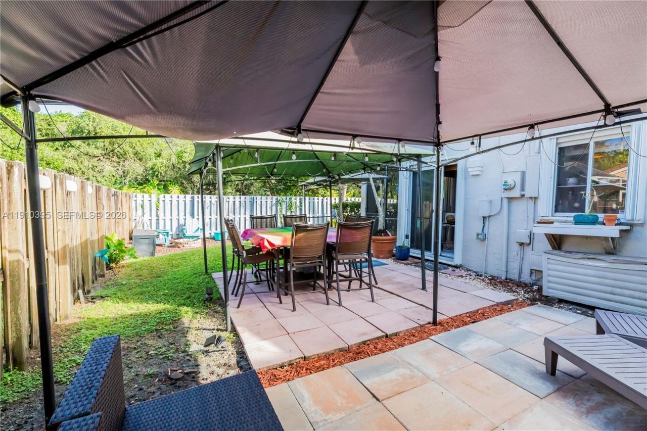 1327 Seagrape Cir, Weston, FL 33326 Photo