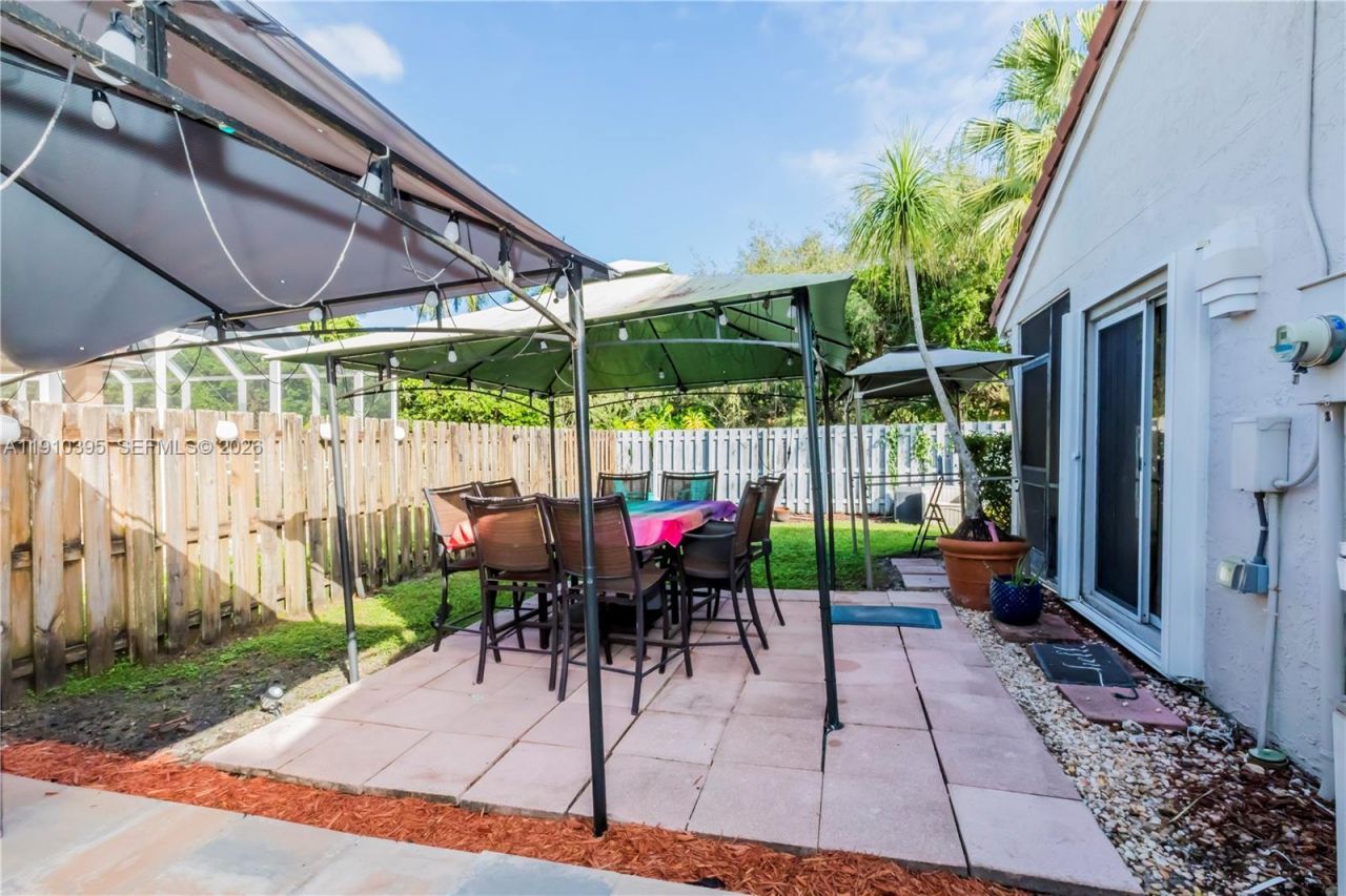 1327 Seagrape Cir, Weston, FL 33326 Photo