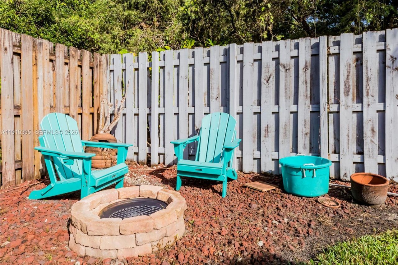 1327 Seagrape Cir, Weston, FL 33326 Photo