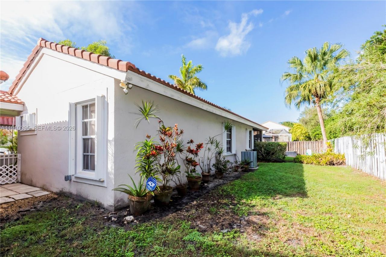 1327 Seagrape Cir, Weston, FL 33326 Photo