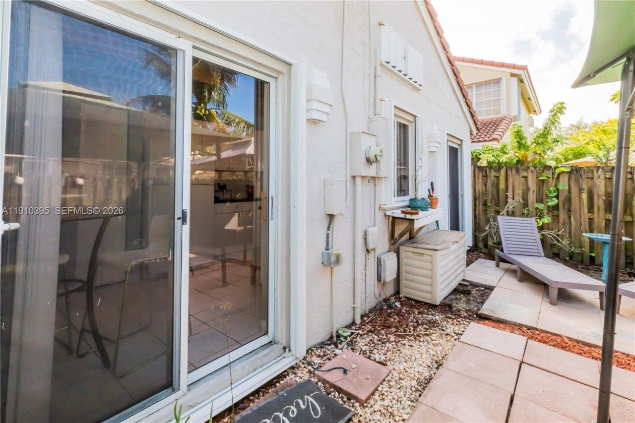 1327 Seagrape Cir, Weston, FL 33326 Photo