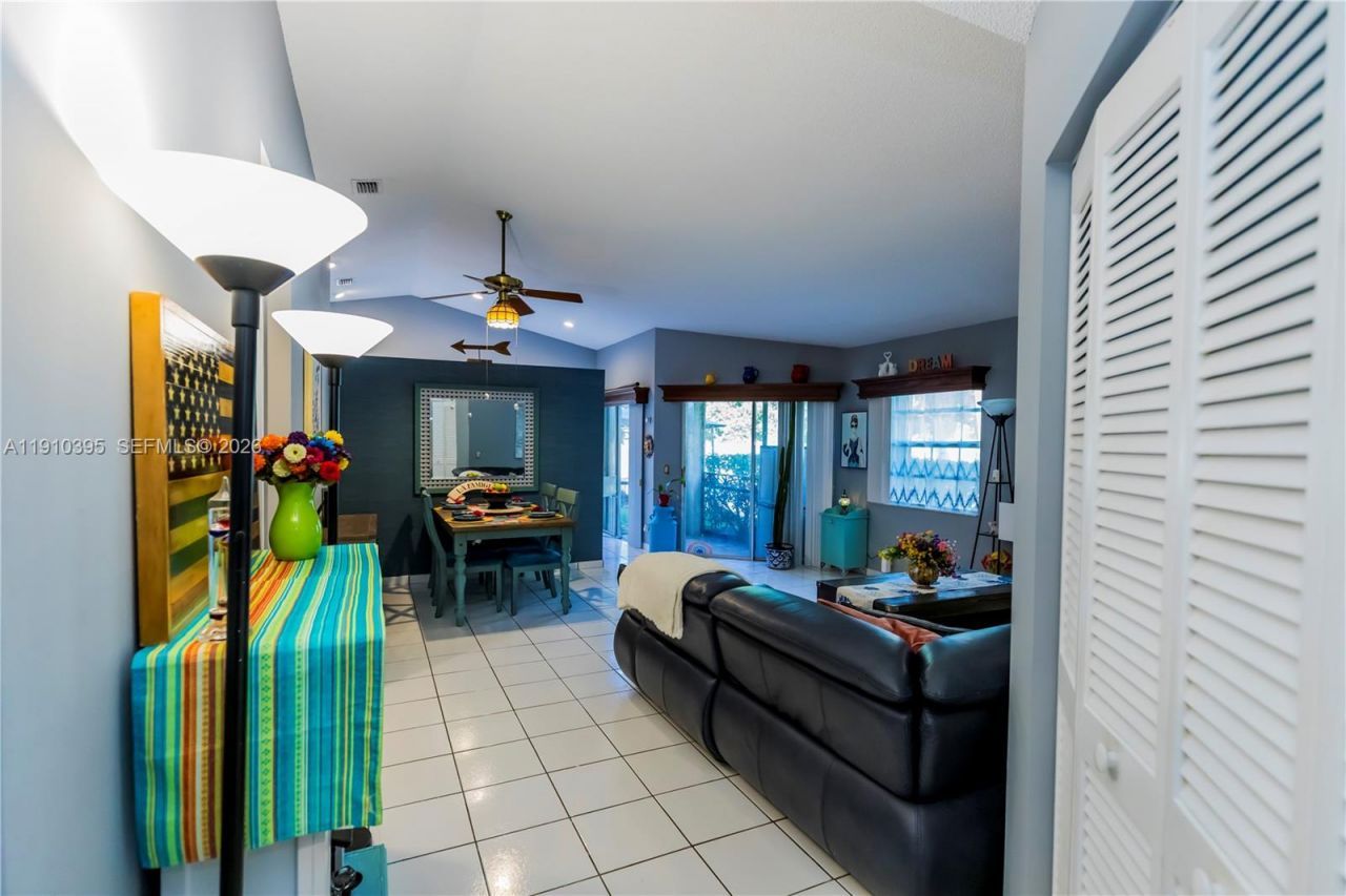 1327 Seagrape Cir, Weston, FL 33326 Photo