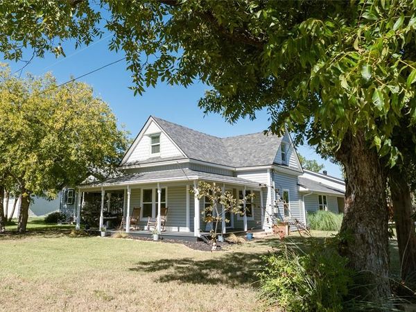 402 W 6th Street, Justin, TX 76247